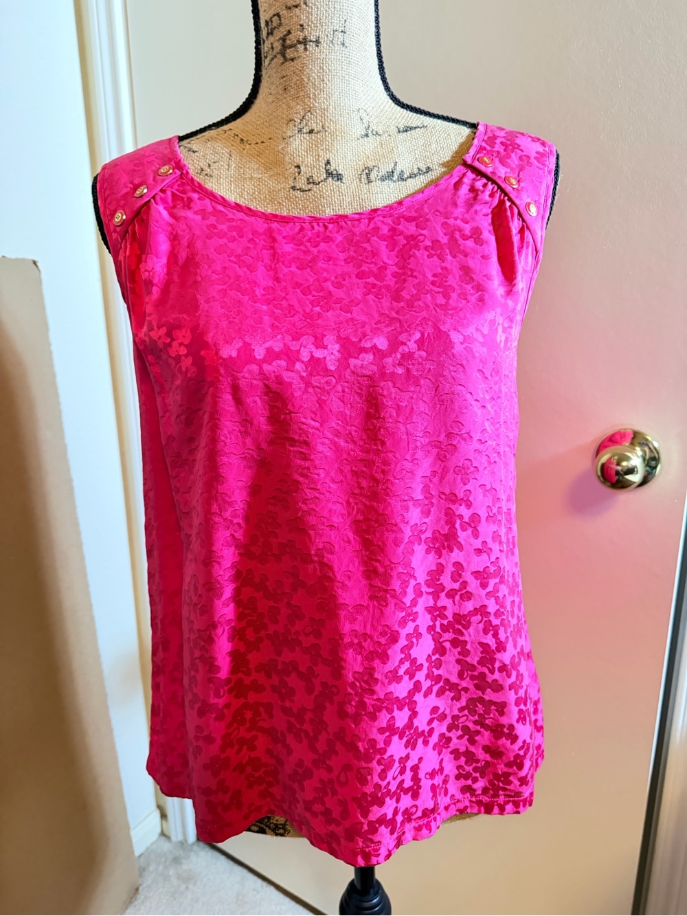 Marc Jacob’s electric magenta sleeveless top size medium pre owned 100% silk